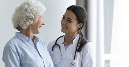 Apoyo psicosocial, atención relacional y comunicativa en instituciones