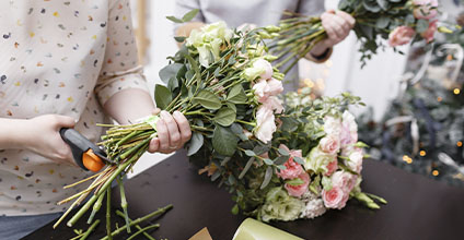 Realización de composiciones florales (centros y ramos)